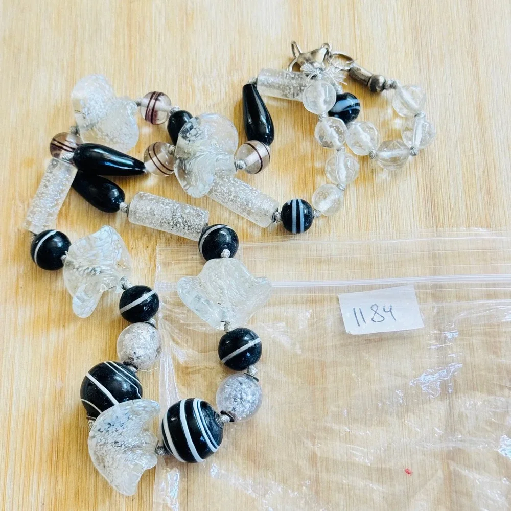 VTG‎ Necklace End Of Day Swirl Glass Beads White Black Venetian Murano Italy 28
